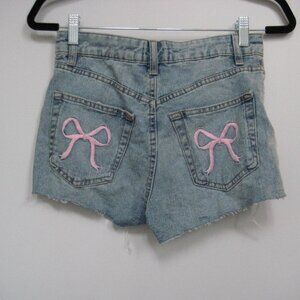 Refuge distressed jean short with bow embroidery on pockets